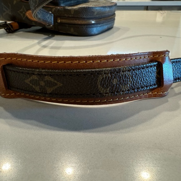 LOUIS VUITTON Amazon Shoulder Bag 💼 F10 - Picture 9 of 15